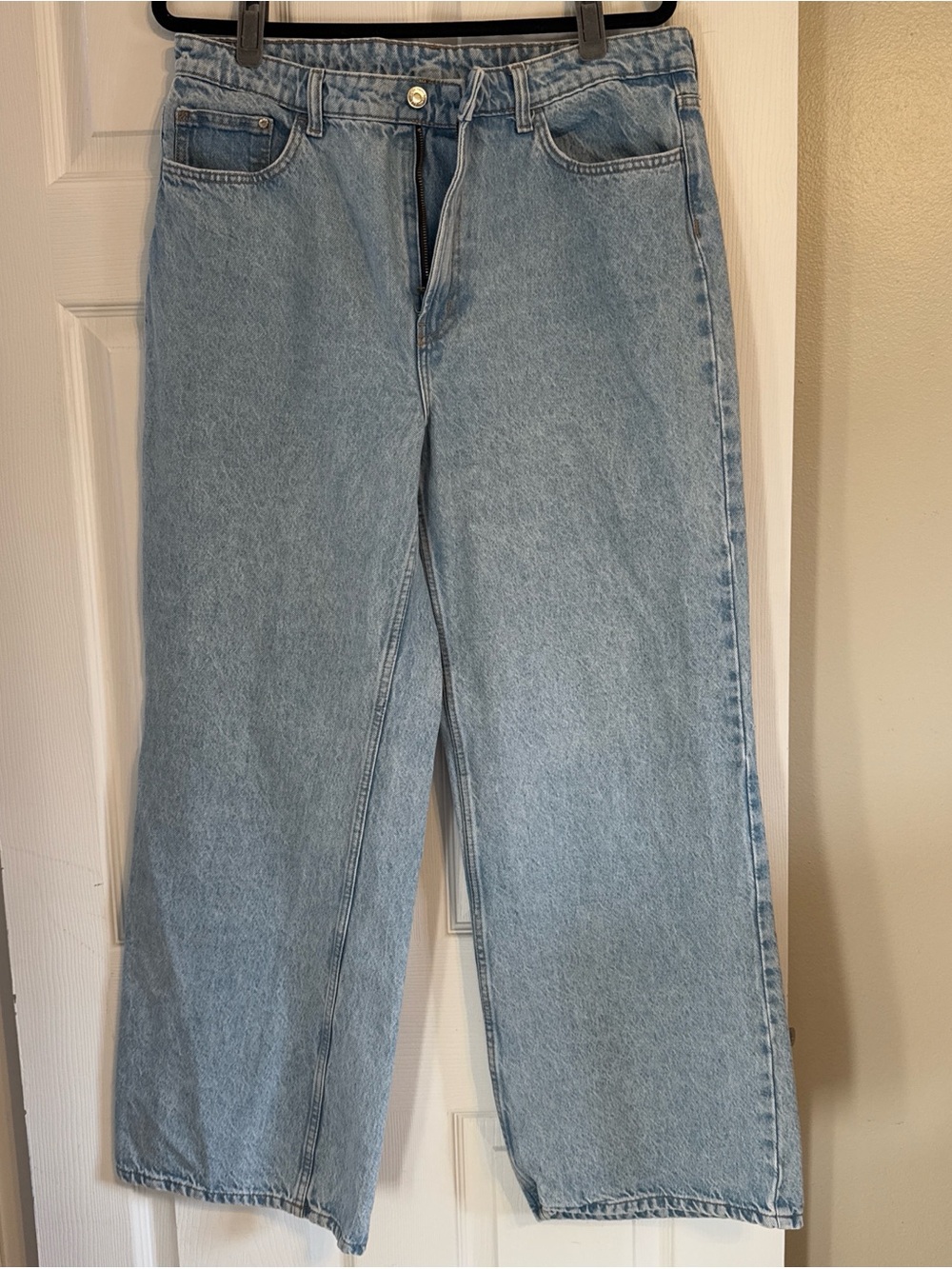 Light Wash Straight Leg Jeans